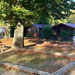 Camping Mobil Confortable Avec Terrasse Pour 6 Pers. - Api-1-52-1720 *