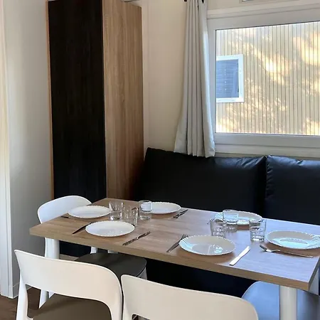 Mobil Confortable Avec Terrasse Pour 6 Pers. - Api-1-52-1720 Kamp alanı