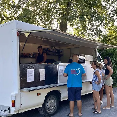 Mobil Confortable Avec Terrasse Pour 6 Pers. - Api-1-52-1720 مكان تخييم *